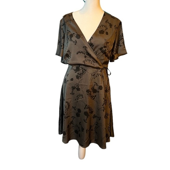 41 Hawthorne  Flutter Sleeve Mock Wrap Dress in Style Scarlet in Charcoal Size S - Picture 4 of 8